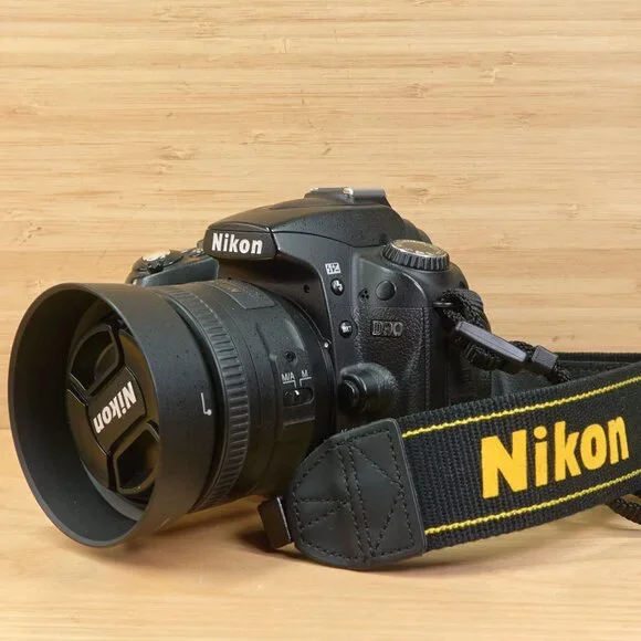 Nikon D90 DSLR 12.3MP with AF‑S DX Nikkor 35mm f/1.8G Lens – Tested - Picture 1 of 13